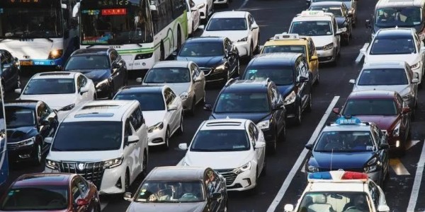 公安部：我國目前機動車保有量達4.3億輛，駕駛人總量達 5.1 億人